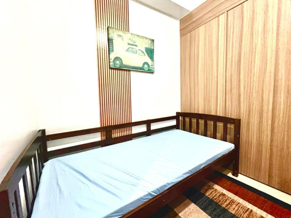 Value For Money Mall Of - Aseana Center Apartment Manila